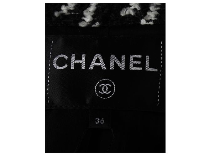 Chanel Houndstooth Button-Front Jacket in Black and White Acrylic - view 4