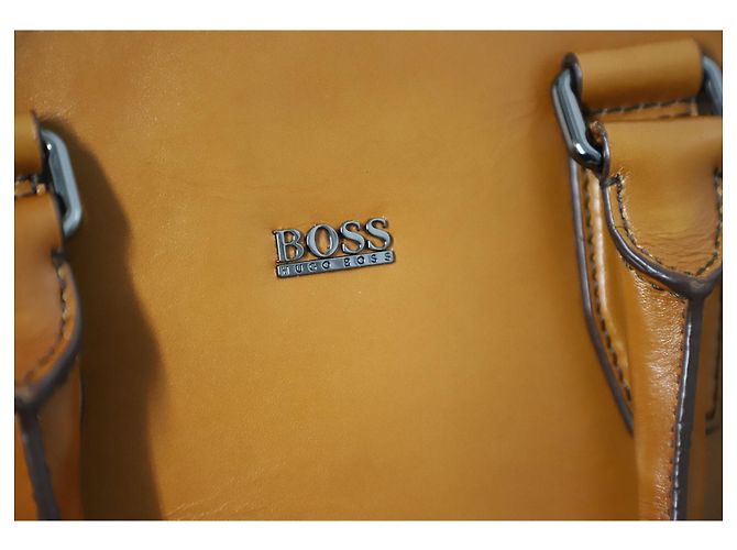 Hugo Boss Serviette Boss en Cuir Marron - vue 6