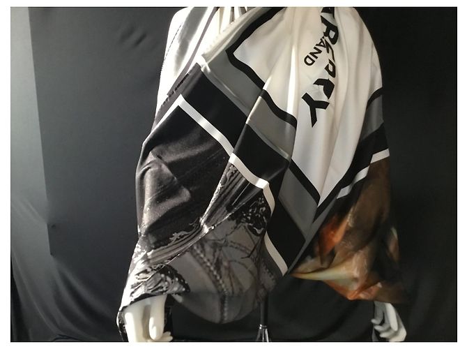 Burberry scialle 140 X 140 - 100% soie Multicolore - vista 7