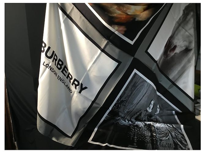 Burberry scialle 140 X 140 - 100% soie Multicolore - vista 8