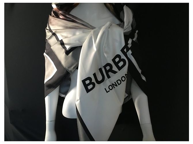 Burberry scialle 140 X 140 - 100% soie Multicolore - vista 9