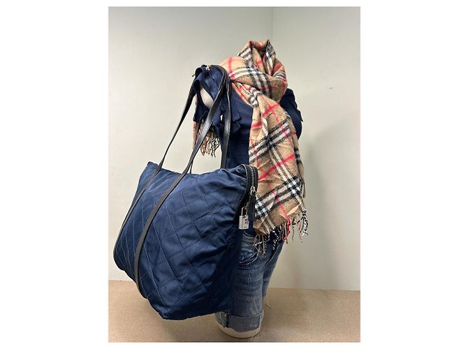 Tote Authentischer Prada Tessuto in begonienblauem, gestepptem Nylonstoff Schwarz - Ansicht 2