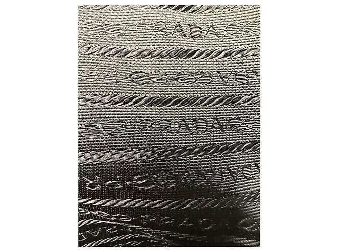 Tote Authentischer Prada Tessuto in begonienblauem, gestepptem Nylonstoff Schwarz - Ansicht 17