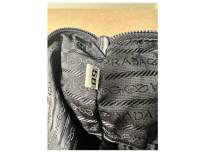 Tote Authentischer Prada Tessuto in begonienblauem, gestepptem Nylonstoff Schwarz - Ansicht 19