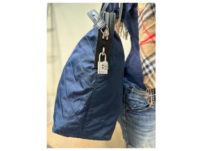 Tote Authentischer Prada Tessuto in begonienblauem, gestepptem Nylonstoff Schwarz - Ansicht 4