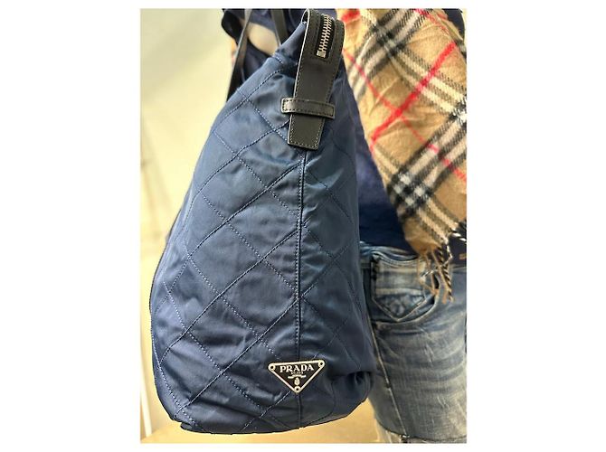 Tote Authentischer Prada Tessuto in begonienblauem, gestepptem Nylonstoff Schwarz - Ansicht 6