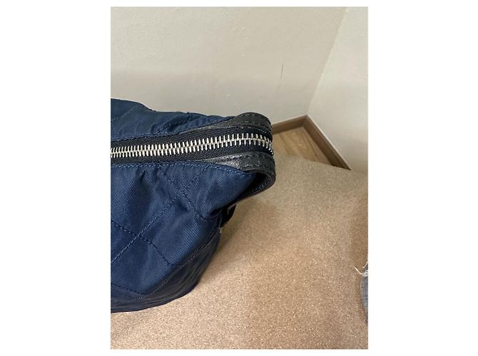 Tote Authentischer Prada Tessuto in begonienblauem, gestepptem Nylonstoff Schwarz - Ansicht 8