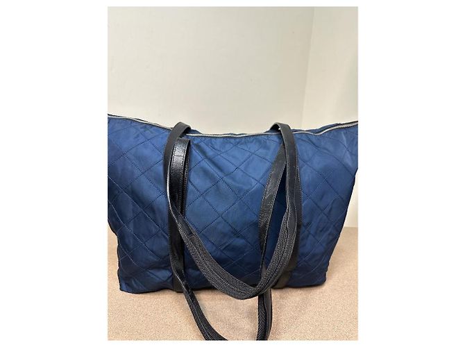 Tote Authentischer Prada Tessuto in begonienblauem, gestepptem Nylonstoff Schwarz - Ansicht 9