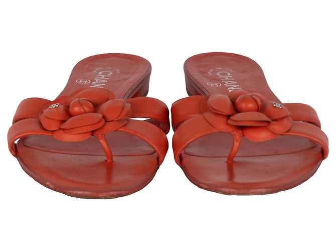 2.55 Sandali Camelia con cinturino foderato Chanel Rosso - vista 2