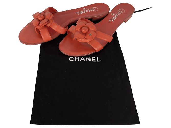 2.55 Sandali Camelia con cinturino foderato Chanel Rosso - vista 5