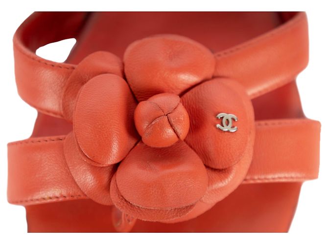 2.55 Sandali Camelia con cinturino foderato Chanel Rosso - vista 6