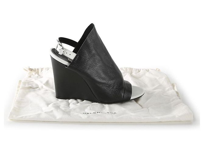 Balenciaga Sandali con zeppa in pelle nera e bianca - vista 8