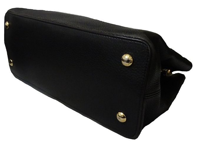 BORSA CAPUCINES LOUIS VUITTON TAURILLON IN PELLE Nero - vista 3