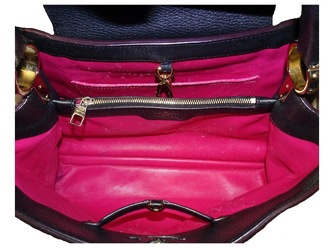BORSA CAPUCINES LOUIS VUITTON TAURILLON IN PELLE Nero - vista 4
