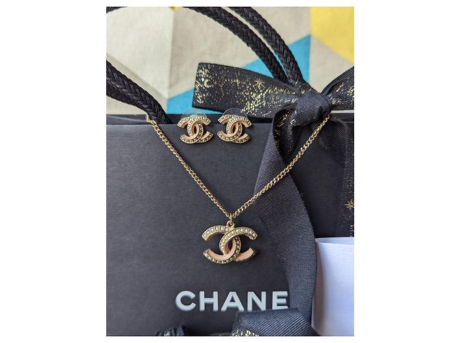 Chanel CC A19S logo perla classica GHW set collana orecchini smaltati rosa D'oro - vista 10
