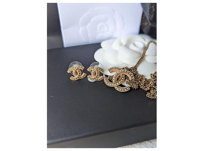 Chanel CC A19S logo perla classica GHW set collana orecchini smaltati rosa D'oro - vista 4