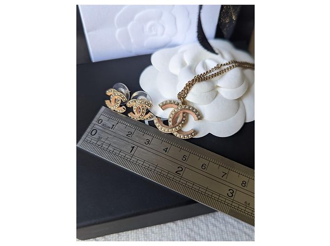 Chanel CC A19S logo perla classica GHW set collana orecchini smaltati rosa D'oro - vista 5