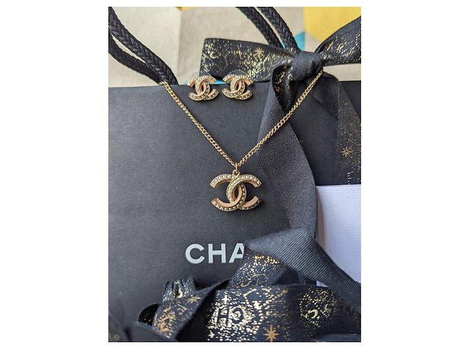 Chanel CC A19S logo perla classica GHW set collana orecchini smaltati rosa D'oro - vista 9