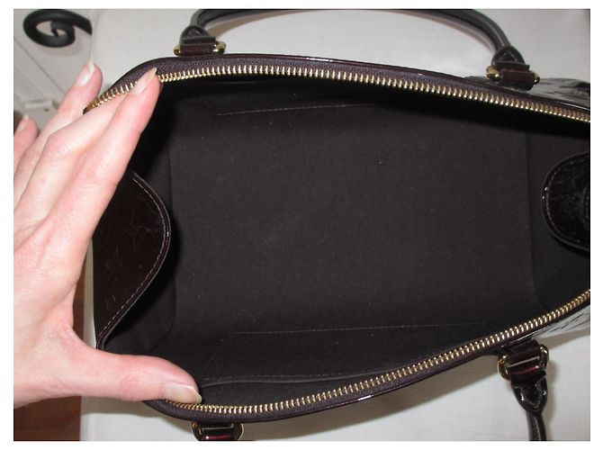 Louis Vuitton Sherwood  en cuir verni amarante Bordeaux - vue 5
