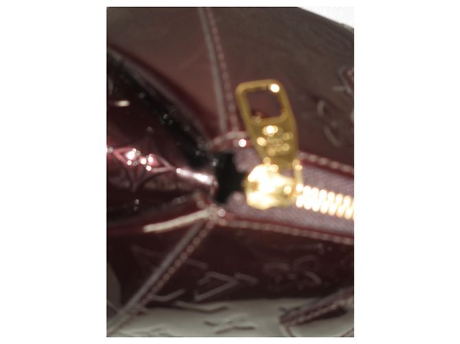 Louis Vuitton Sherwood  en cuir verni amarante Bordeaux - vue 9