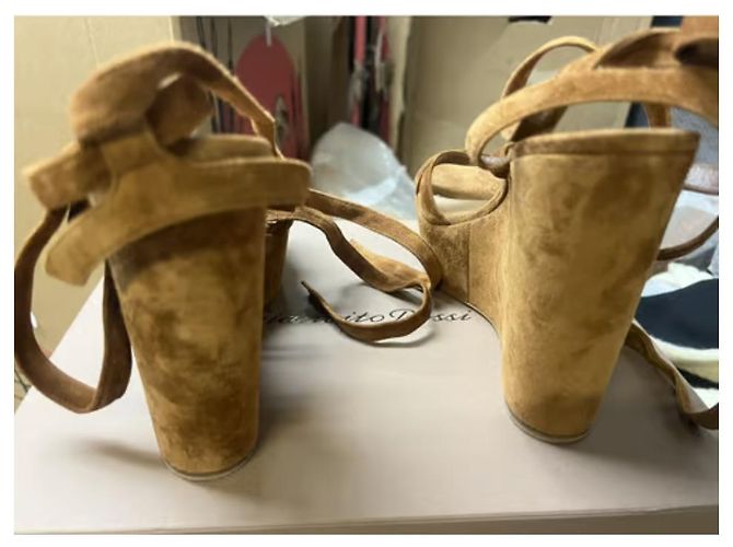 Sandali con zeppa Gianvito Rossi Luggage scamosciato caramello - vista 7
