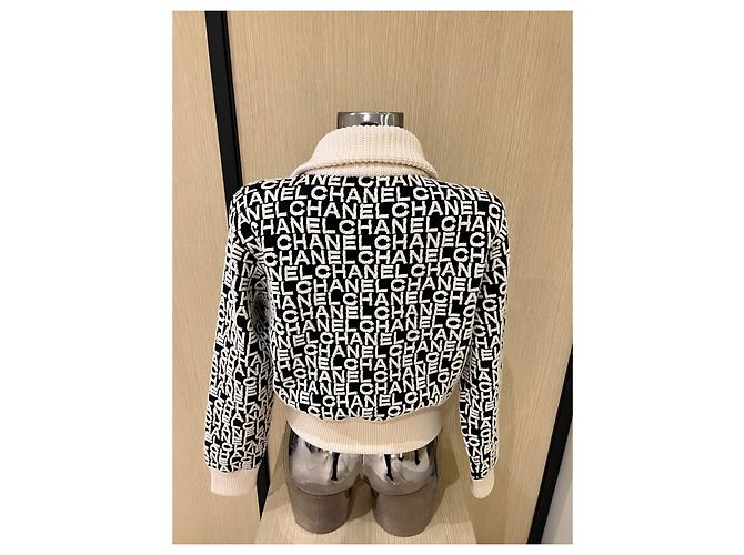 Chanel Strickjacke aus Wolle schwarz weiß - Ansicht 2