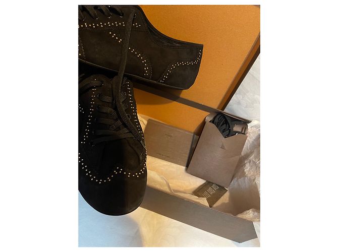 Sneakers Louis Vuitton Lyrics in camoscio nero e dettagli dorati Gold hardware - vista 10