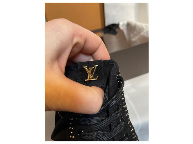 Sneakers Louis Vuitton Lyrics in camoscio nero e dettagli dorati Gold hardware - vista 11