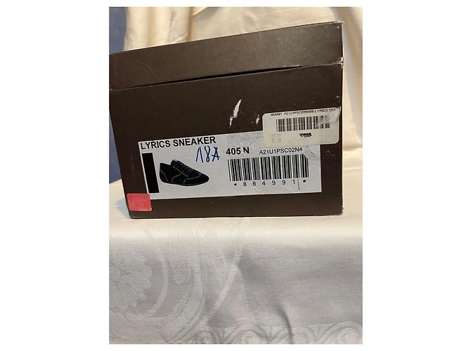 Sneakers Louis Vuitton Lyrics in camoscio nero e dettagli dorati Gold hardware - vista 12