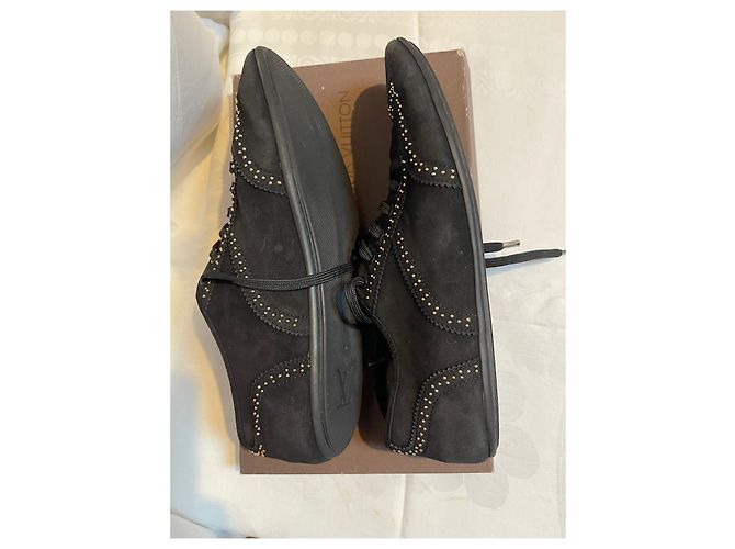 Sneakers Louis Vuitton Lyrics in camoscio nero e dettagli dorati Gold hardware - vista 3