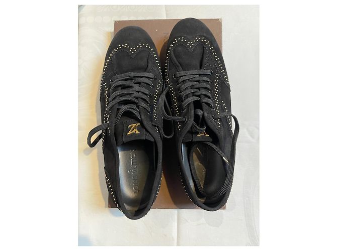Sneakers Louis Vuitton Lyrics in camoscio nero e dettagli dorati Gold hardware - vista 5