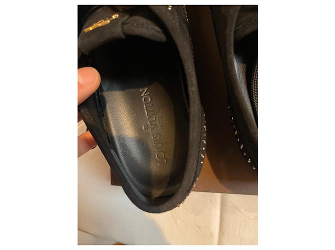 Sneakers Louis Vuitton Lyrics in camoscio nero e dettagli dorati Gold hardware - vista 7