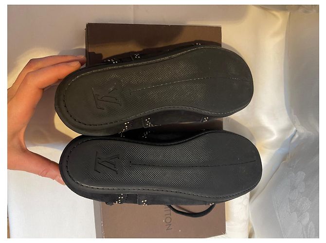 Sneakers Louis Vuitton Lyrics in camoscio nero e dettagli dorati Gold hardware - vista 9