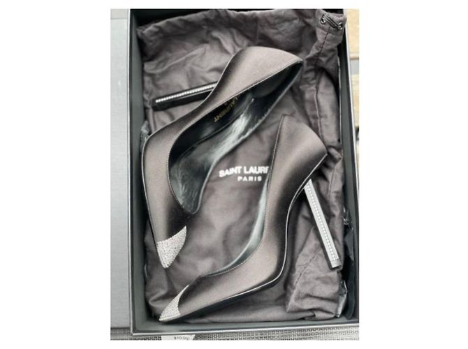 Yves Saint Laurent Torre 110 DÉCOLLETÉ NERO SATINATO E CRISTALLI BIANCHI Metallico - vista 2
