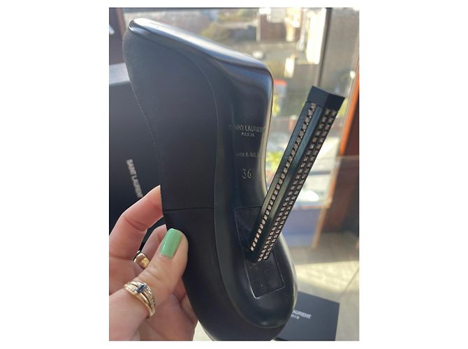 Yves Saint Laurent Torre 110 DÉCOLLETÉ NERO SATINATO E CRISTALLI BIANCHI Metallico - vista 7