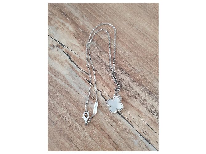Collier Pendentif Van Cleef & Arpels Alhambra Or Blanc Argenté - vue 4