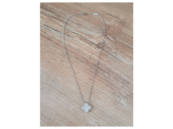 Collier Pendentif Van Cleef & Arpels Alhambra Or Blanc Argenté - vue 6