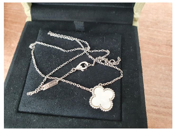Collier Pendentif Van Cleef & Arpels Alhambra Or Blanc Argenté - vue 7