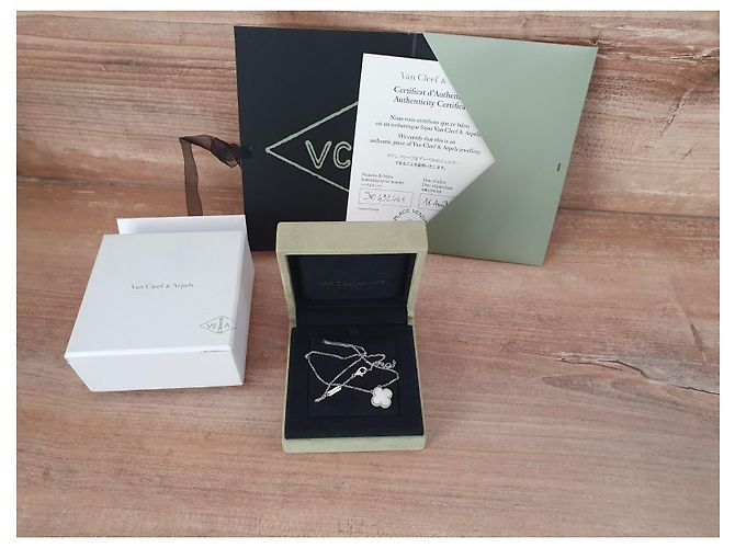 Collier Pendentif Van Cleef & Arpels Alhambra Or Blanc Argenté - vue 8