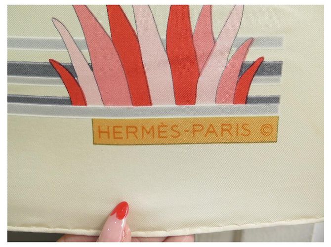 Hermès HERMES SCIARPA SUPERIORE ALLE ERBE METZ CARRE 90 SCIARPA IN SETA BEIGE - vista 3
