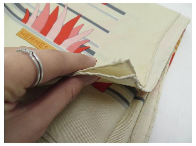 Hermès HERMES SCIARPA SUPERIORE ALLE ERBE METZ CARRE 90 SCIARPA IN SETA BEIGE - vista 9