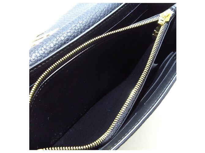 Louis Vuitton Capucines Negro - vista 4