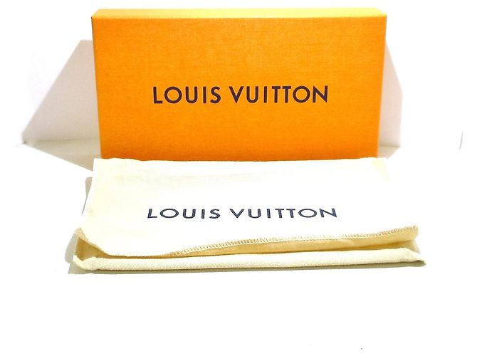 Louis Vuitton Capucines Negro - vista 5