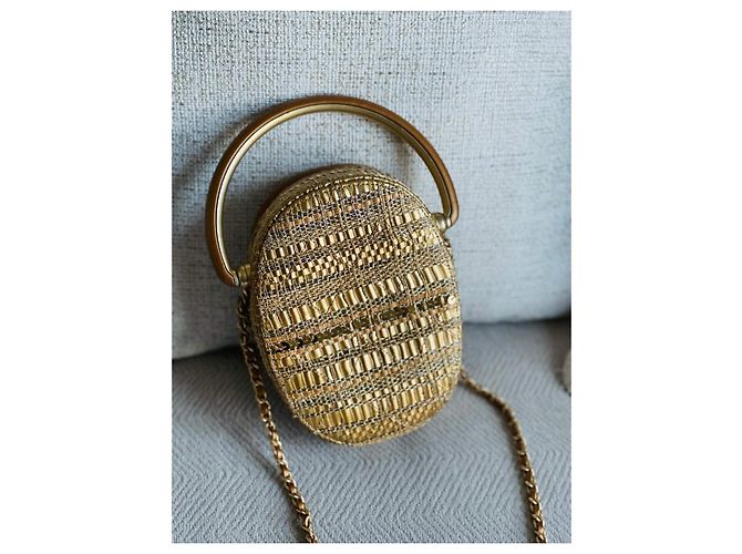 Bolso Chanel Camera Case de mimbre dorado - vista 5
