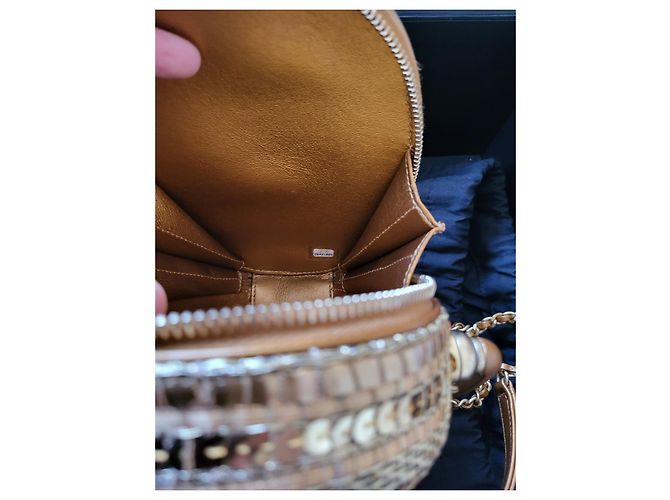 Bolso Chanel Camera Case de mimbre dorado - vista 7