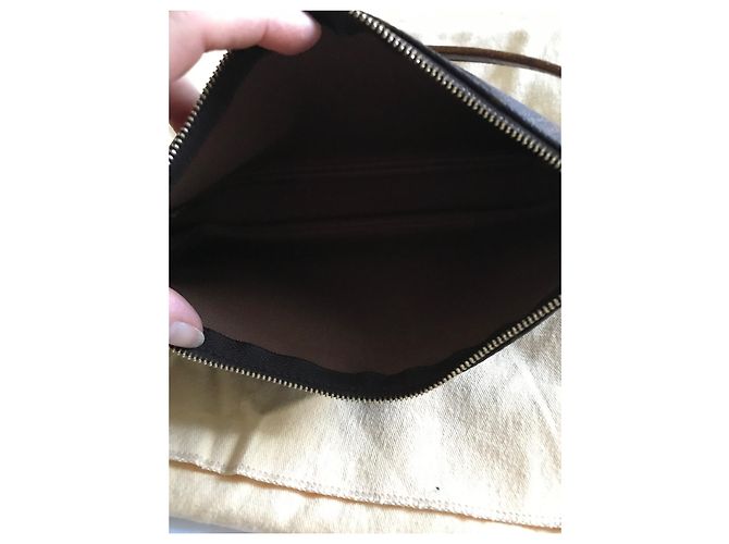 Pochette Louis Vuitton Marrone in Tela - vista 4