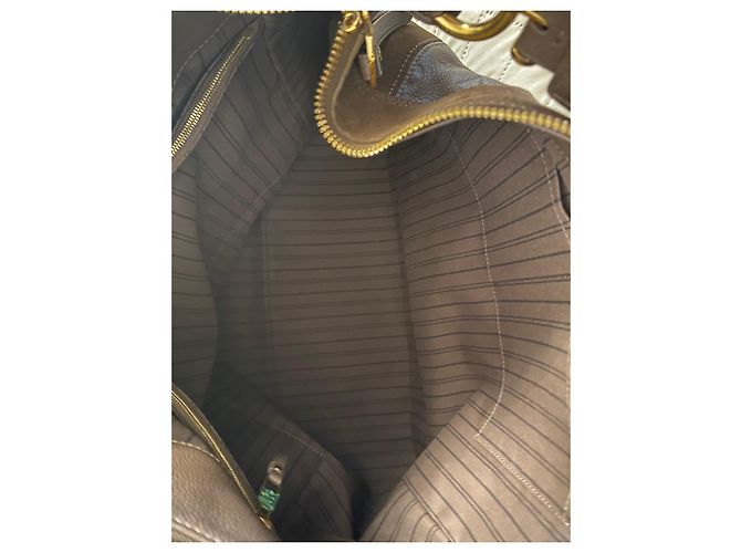 Louis Vuitton Audacieuse Gm Marrone Pelle Empreinte - vista 13