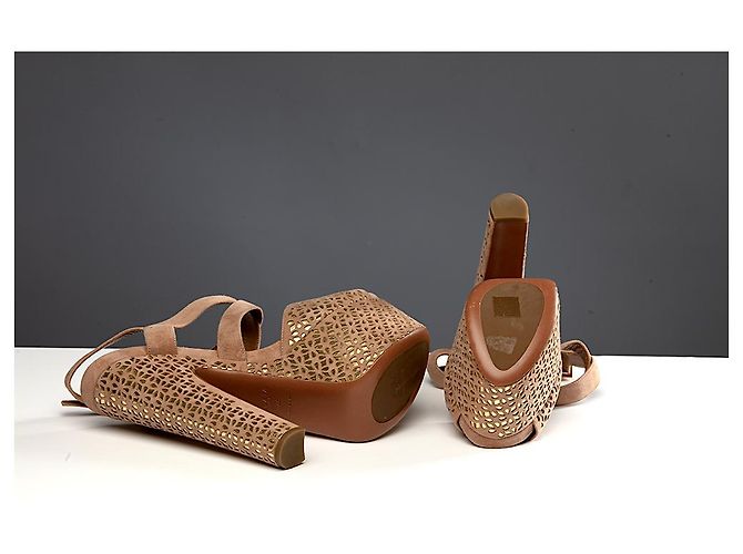 Sandali Alaïa in pelle oro e camoscio beige D'oro - vista 5