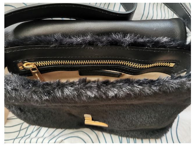 Borsa Moon Vanessa Bruno in ecopelliccia nera e pelle Nero Gold hardware - vista 13
