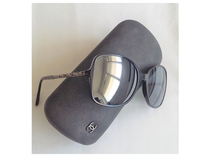 Chanel Vintage Carrées - Kettenbügel/graues Leder mit leichtem Spiegeleffekt der Gläser Schwarz Anthrazitgrau - Ansicht 3